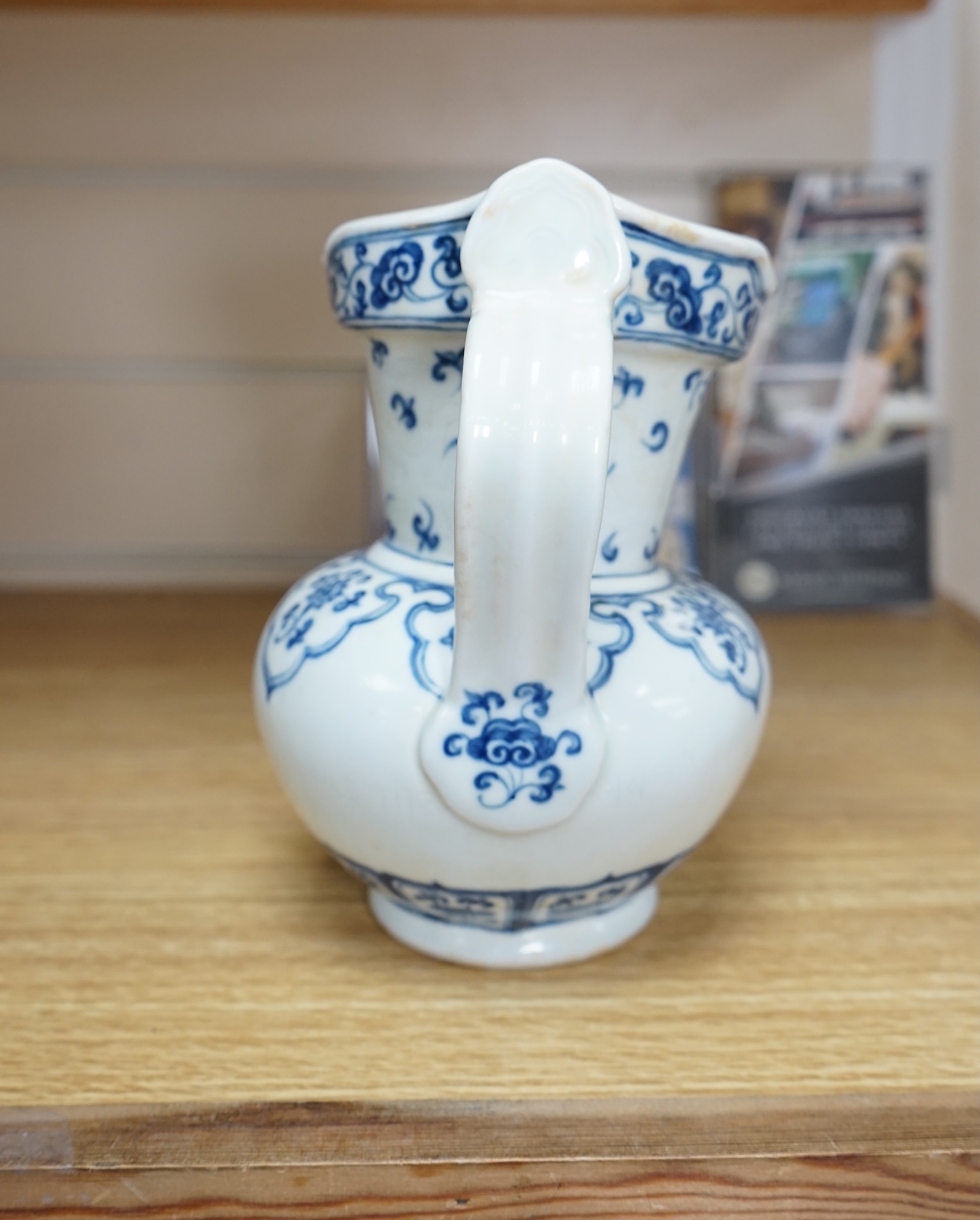 A Chinese blue and white water pot and cover, 19cm. Condition - good